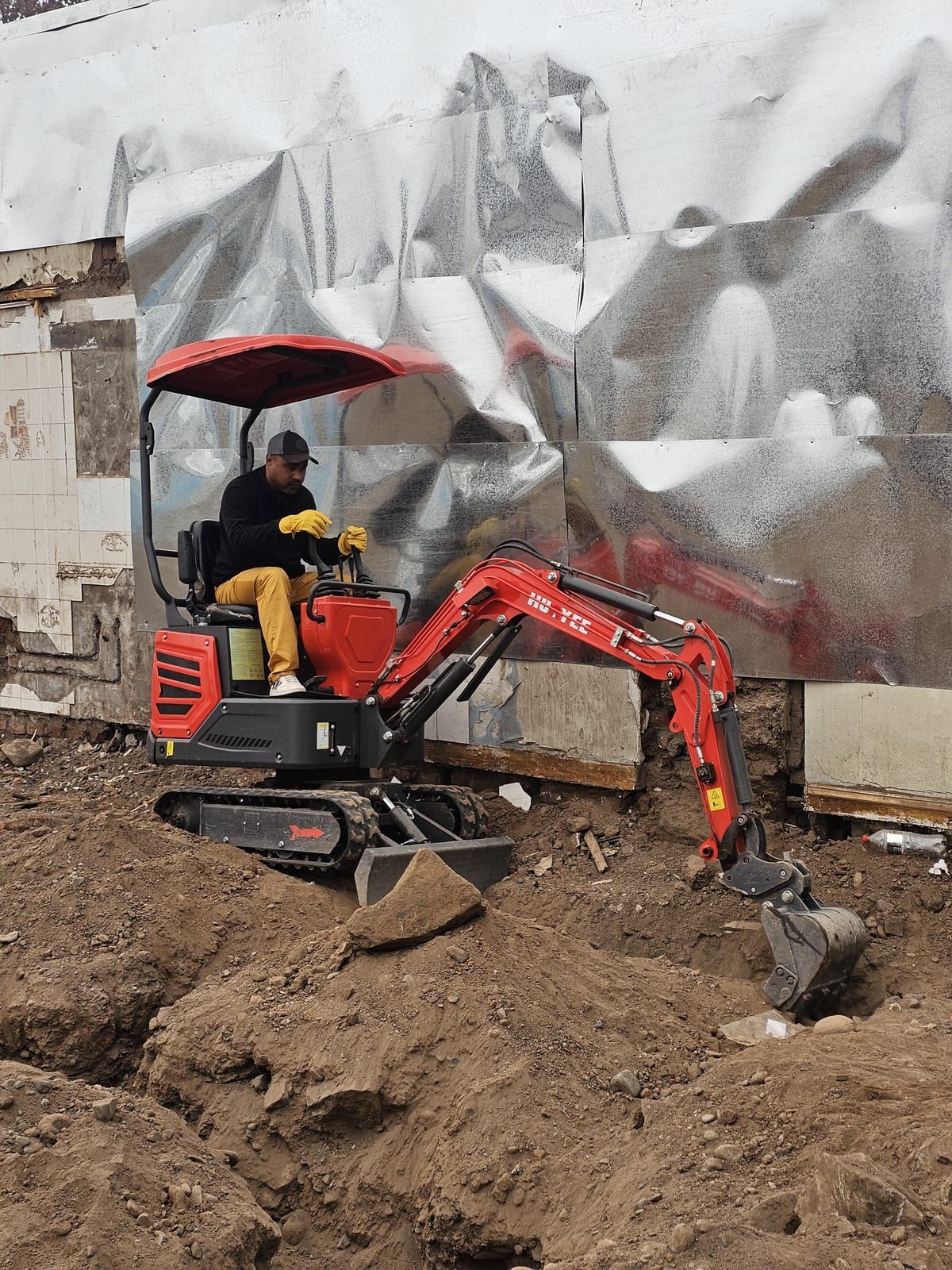 Miniexcavadora 1.2 ton — arriendo con operador en Santiago RM | Servicios DLV